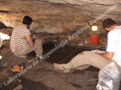 Trabajos de excavación en el sitio Cueva Alí Mustafá